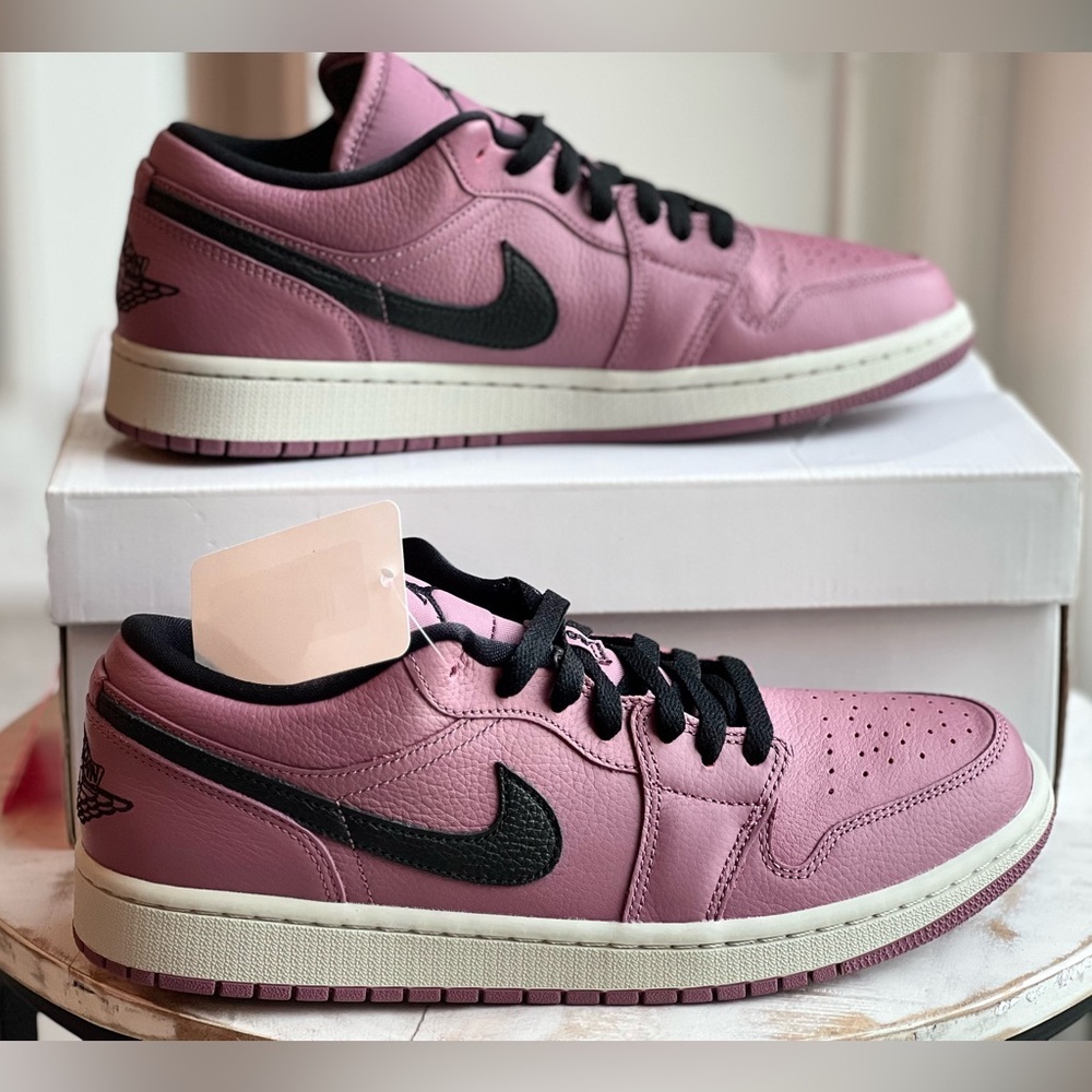 Nike Air Jordan 1 Low Light Mulberry Size 11w 9.5m